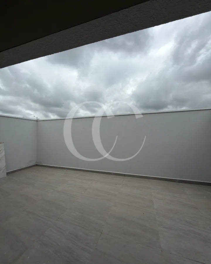 Área externa com piso e muro — Residencial Sport Lírio dos Vales